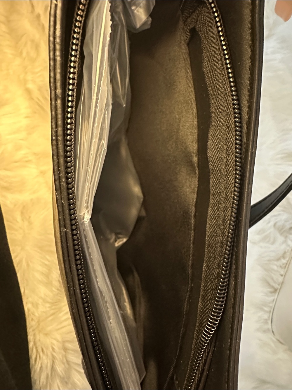 Elegant Bow Accent Shoulder Bag - White and Black - Picture 3 of 6